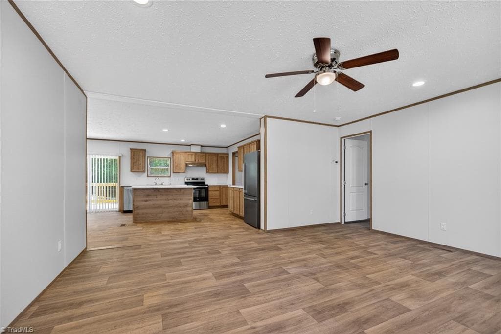 Manufactured Home at 170 Harvick Lane, Lexington NC 27292, Lexington, photo 10 of 43