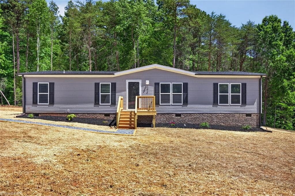 Manufactured Home at 194 Harvick Lane, Lexington NC 27292, Lexington, photo 2 of 43