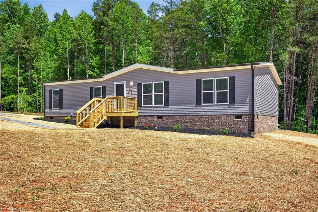 Manufactured Home at 194 Harvick Lane, Lexington NC 27292, Lexington, photo 3 of 43