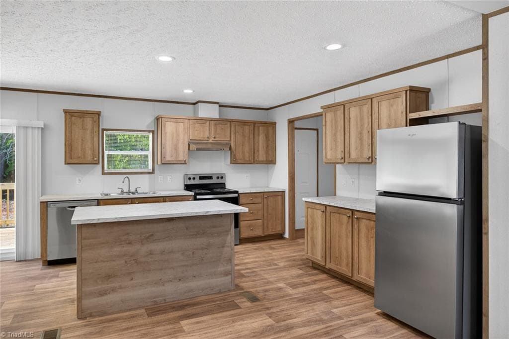 Manufactured Home at 194 Harvick Lane, Lexington NC 27292, Lexington, photo 9 of 43