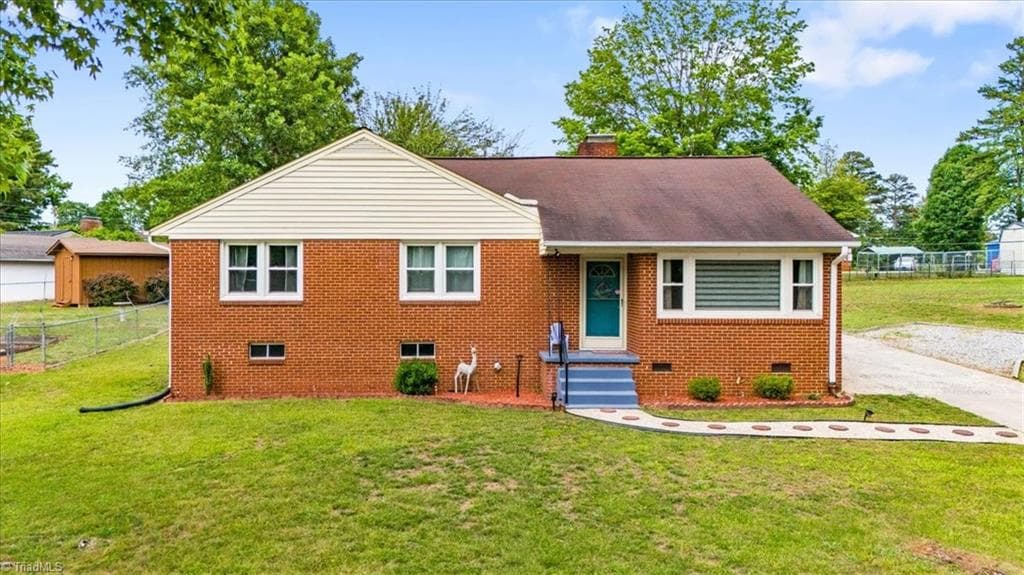 Stick/Site Built at 206 Forestrose Drive, Lexington NC 27295, photo 2 of 50