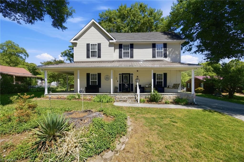 206 3rd Avenue, Taylorsville NC 28681