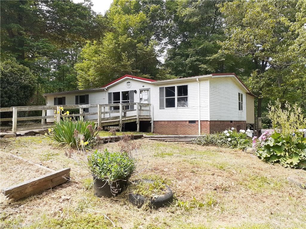 Manufactured Home at 142 Hope Lane, Mocksville NC 27028, Mocksville, photo 3 of 38