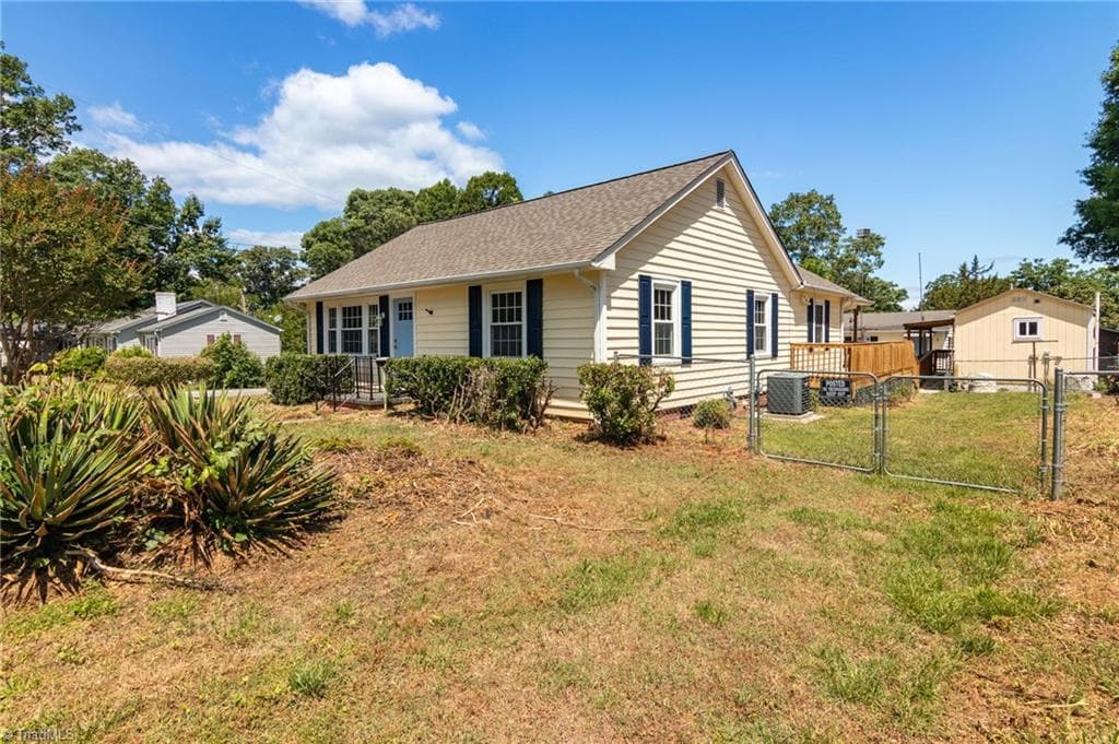 Stick/Site Built at 214 Moon Street, Thomasville NC 27360, photo 3 of 32