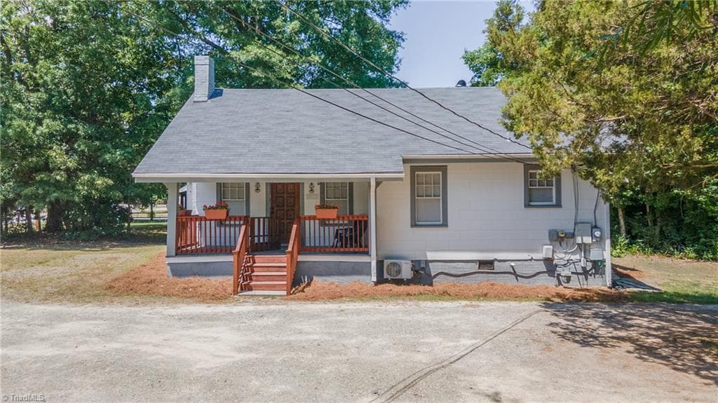 Stick/Site Built at 1006 Gordon Street, High Point NC 27260, photo 2 of 16