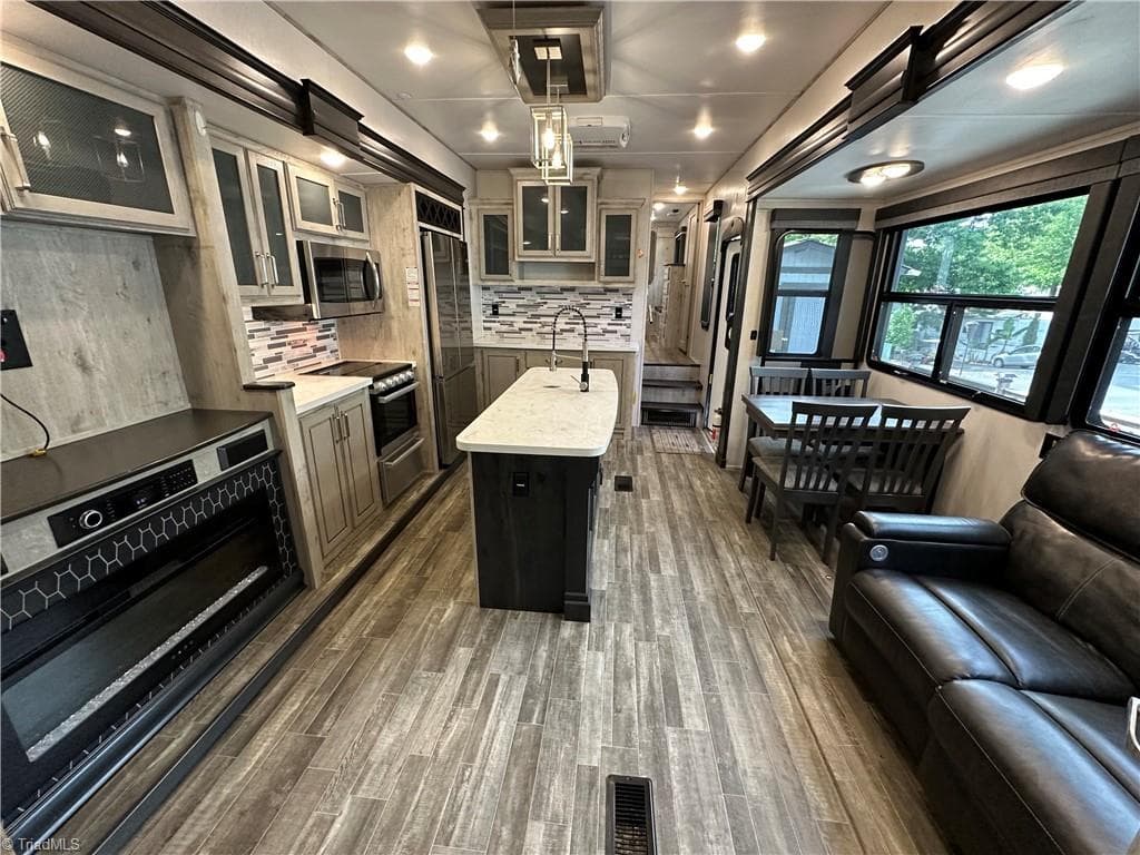 Manufactured Home at 133 Marina Drive, New London NC 28127, New London, photo 3 of 50