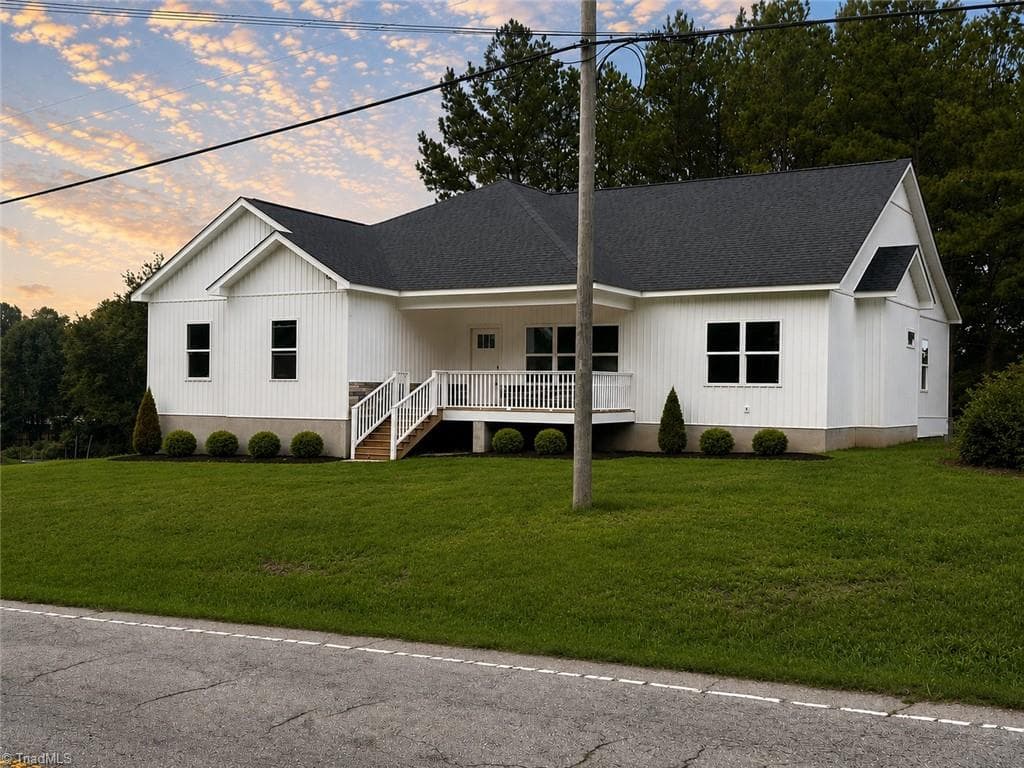 Stick/Site Built at 1569 E Ridge Road, Salisbury NC 28144, photo 4 of 35