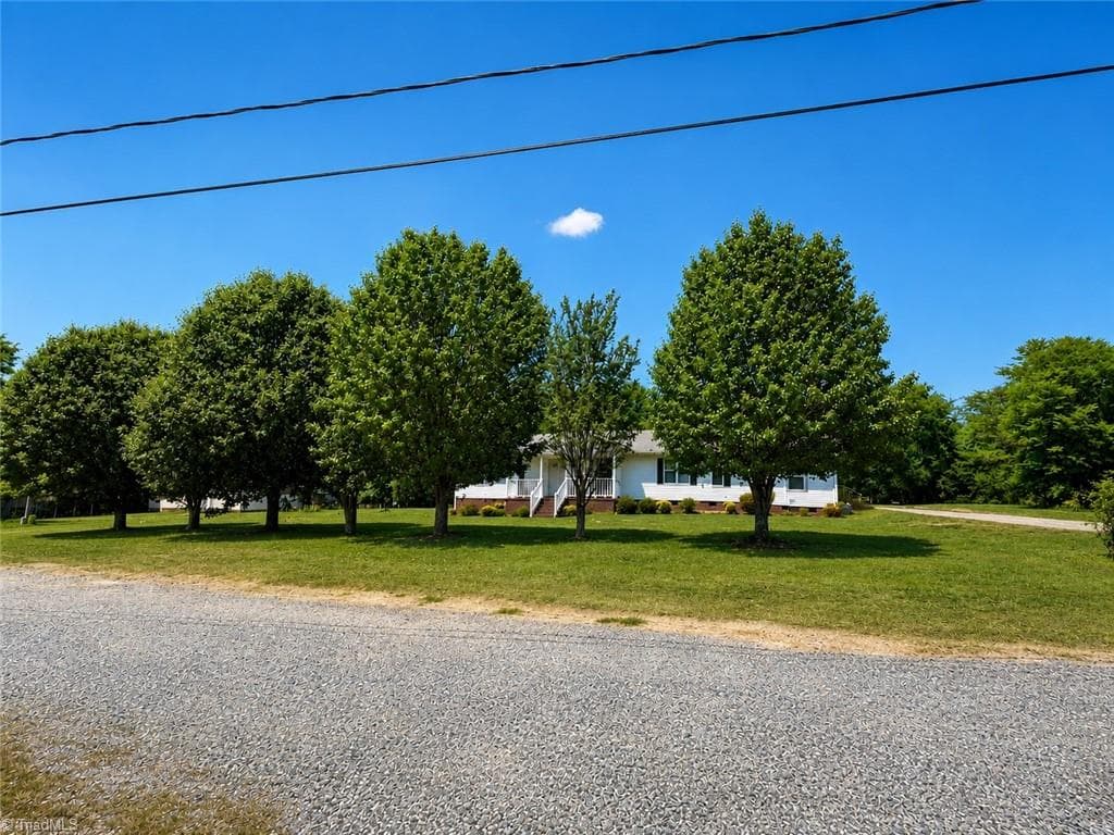 Manufactured Home at 1214 Violet Court, Burlington NC 27217, Burlington, photo 2 of 12