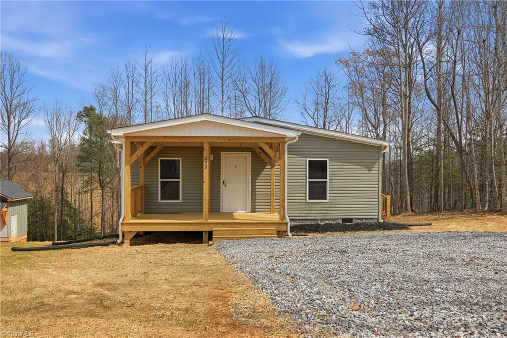 Manufactured Home at 253 Ridge Top Road, North Wilkesboro NC 28659, photo 6 of 39