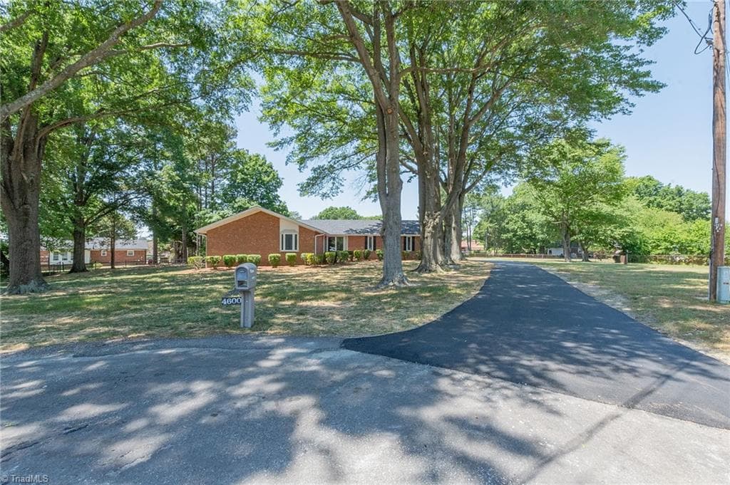 4600 Yuma Court, Winston-Salem NC 27107