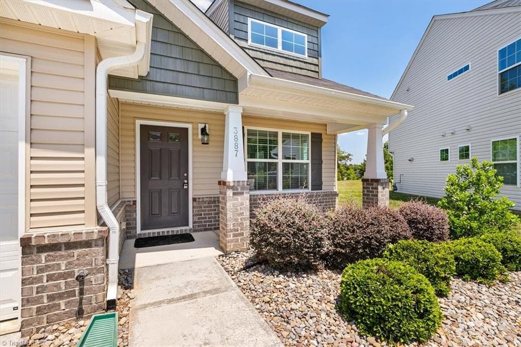 Stick/Site Built at 3887 Copperfield Court, High Point NC 27265, photo 6 of 44