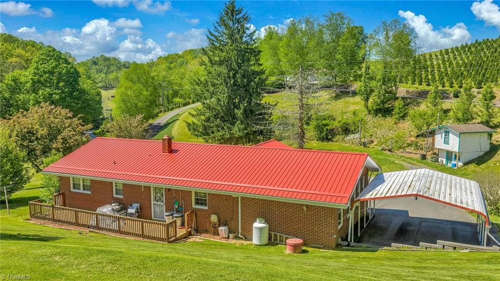 Stick/Site Built at 346 Piney Creek Road, Lansing NC 28643, photo 3 of 24