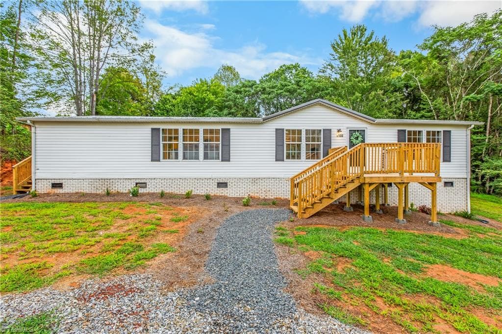 Manufactured Home at 1100 Sandy Lane, Sandy Ridge NC 27046, photo 2 of 29