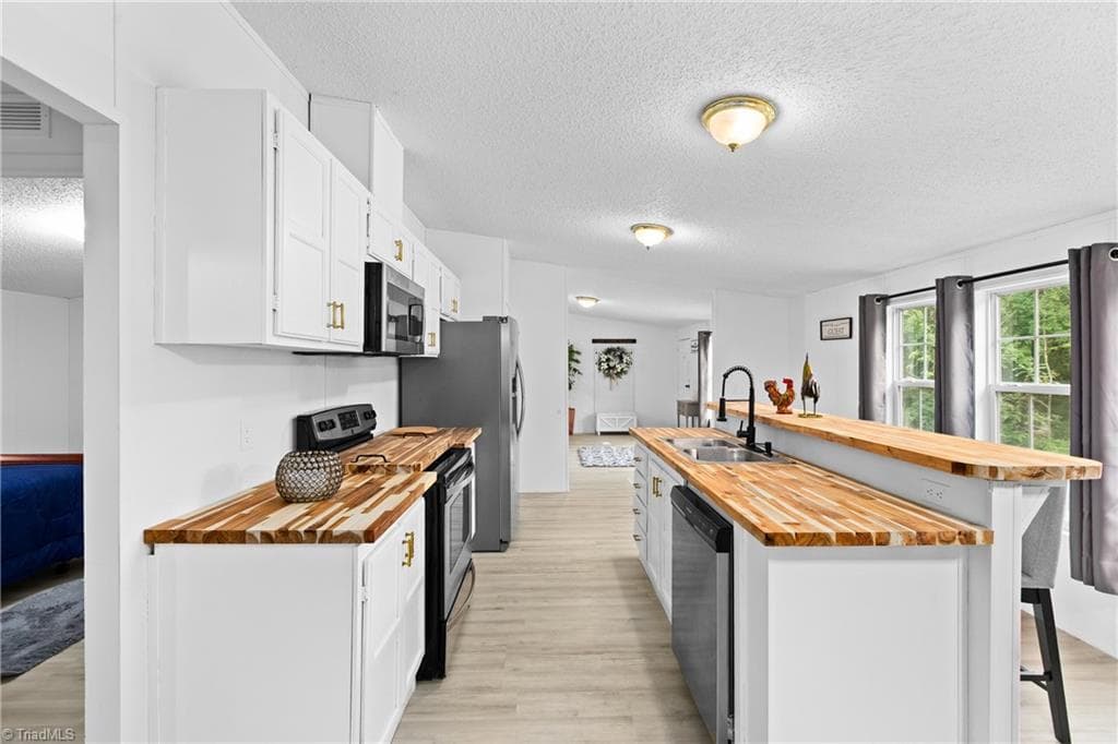 Manufactured Home at 1100 Sandy Lane, Sandy Ridge NC 27046, photo 13 of 29