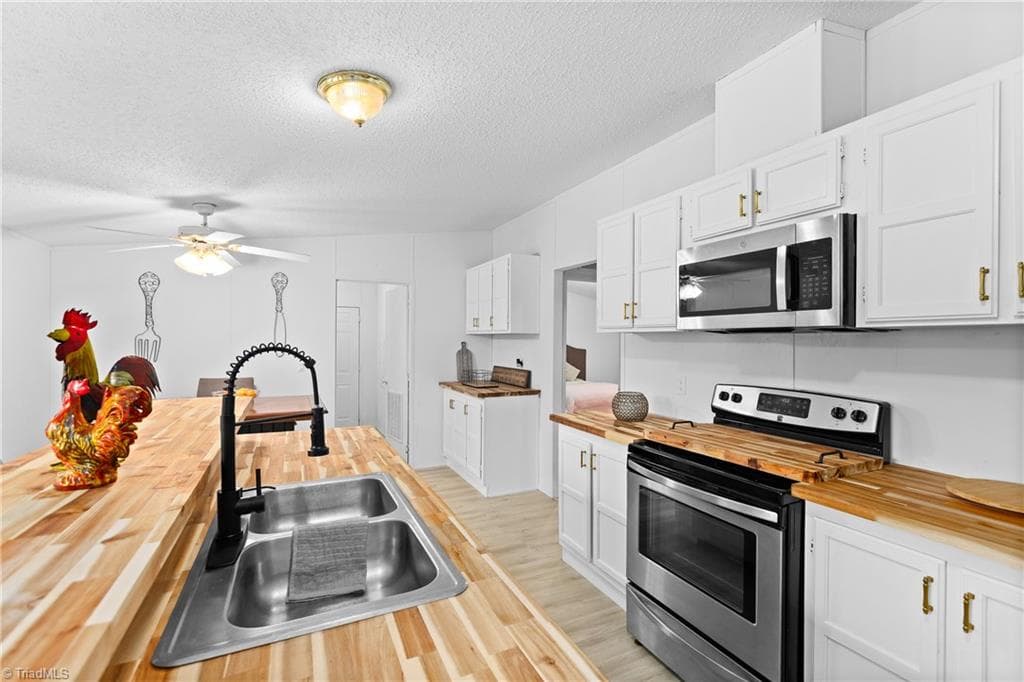 Manufactured Home at 1100 Sandy Lane, Sandy Ridge NC 27046, photo 11 of 29