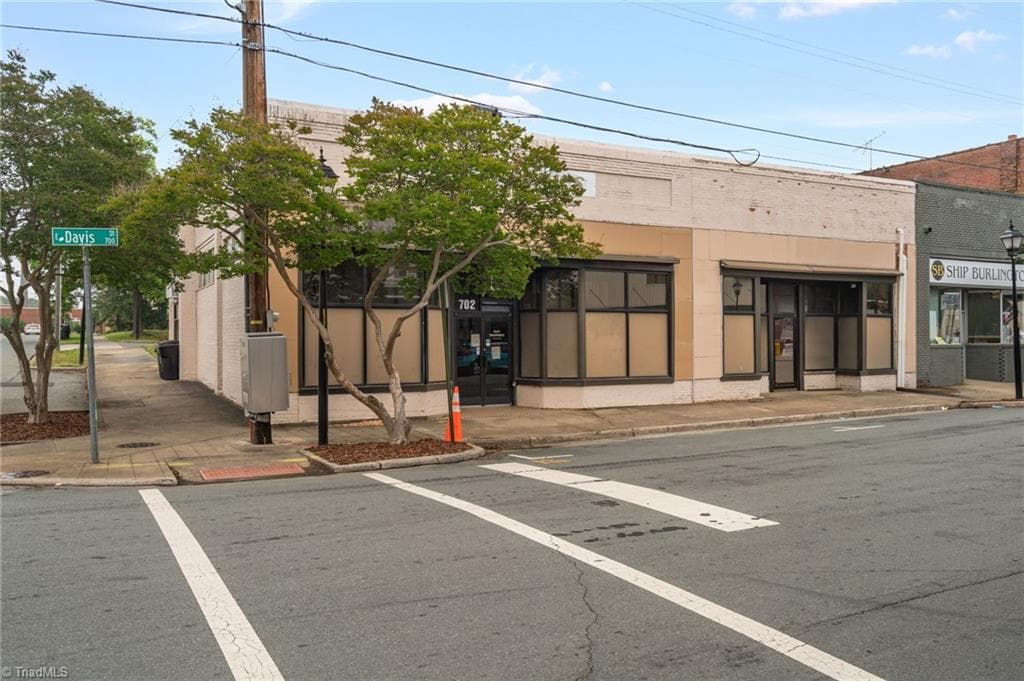Retail at 702 & 704 Davis Street, Burlington NC 27215, Burlington, photo 2 of 14