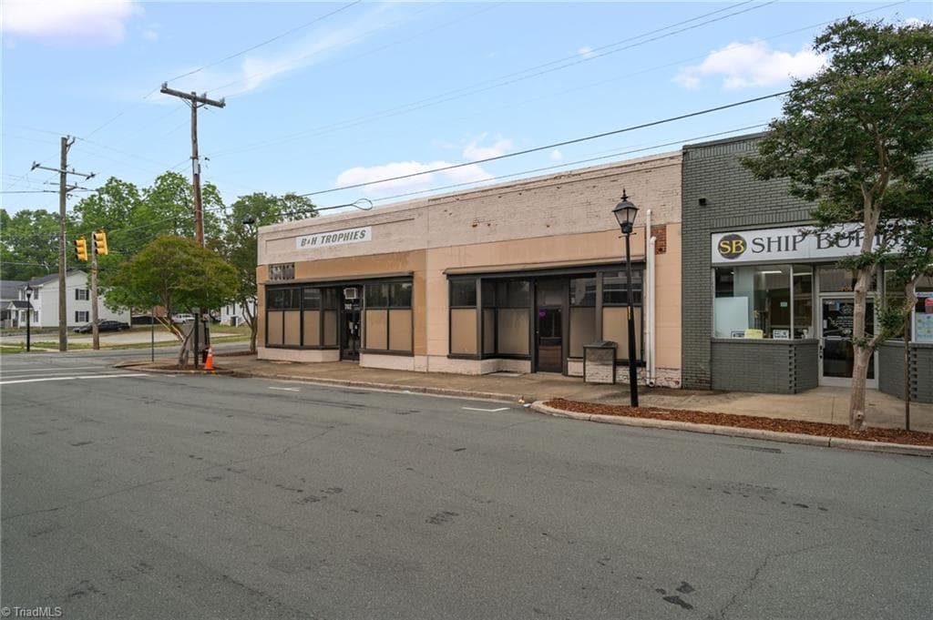 Retail at 702 & 704 Davis Street, Burlington NC 27215, Burlington, photo 3 of 14