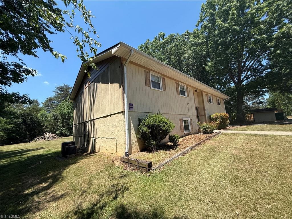 Quadruplex at 1893 Mount Carmel Church Road, Reidsville NC 27320, photo 7 of 8