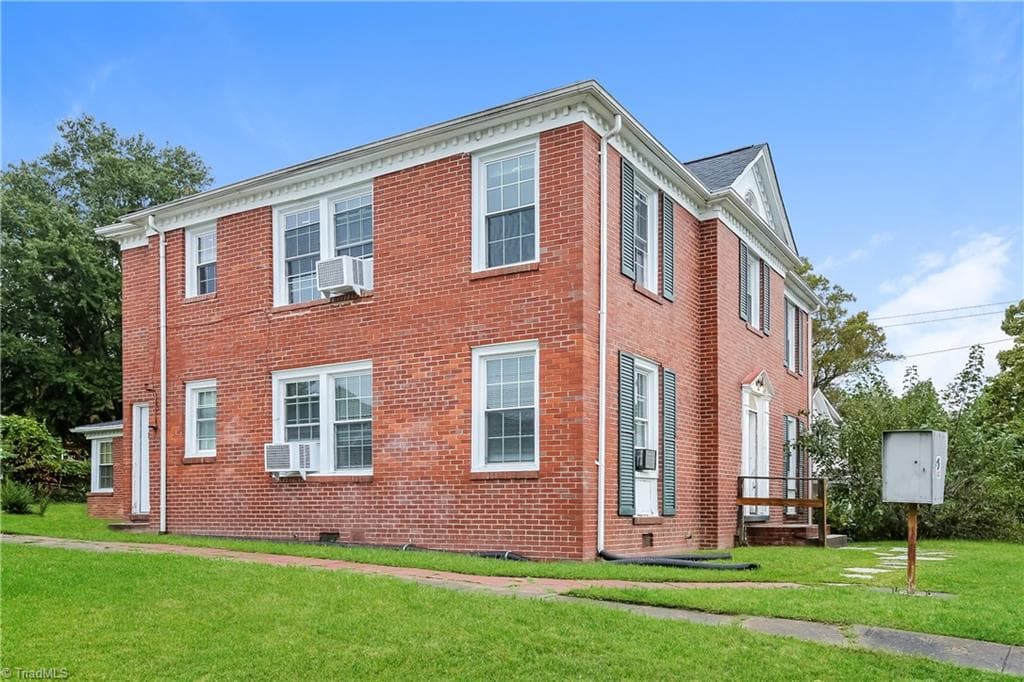 Apartment at 517 Willow Street, Mount Airy NC 27030, photo 2 of 24