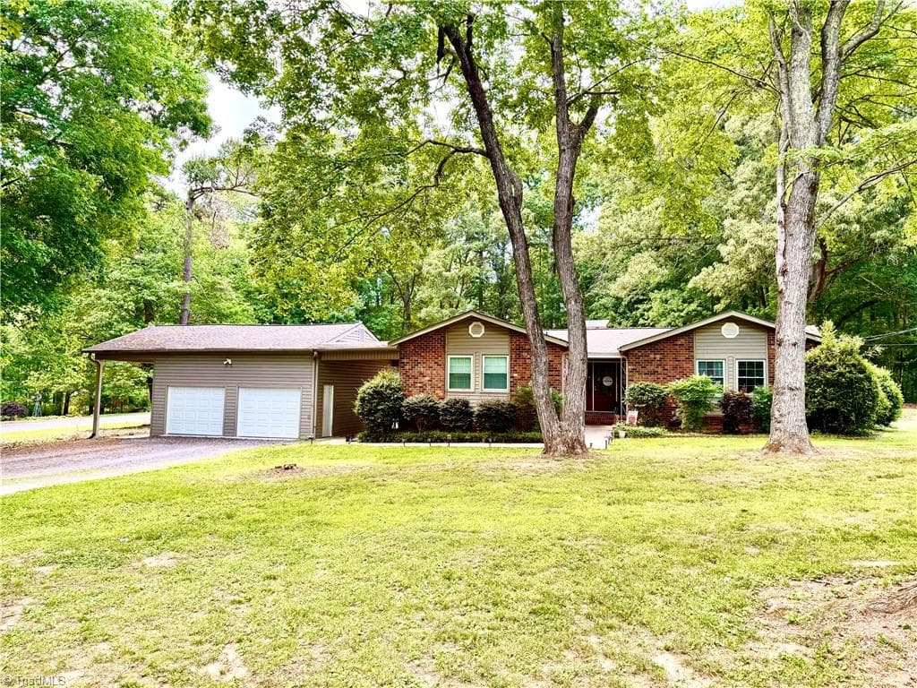 Stick/Site Built at 2068 Country Trail, Asheboro NC 27205, photo 2 of 14