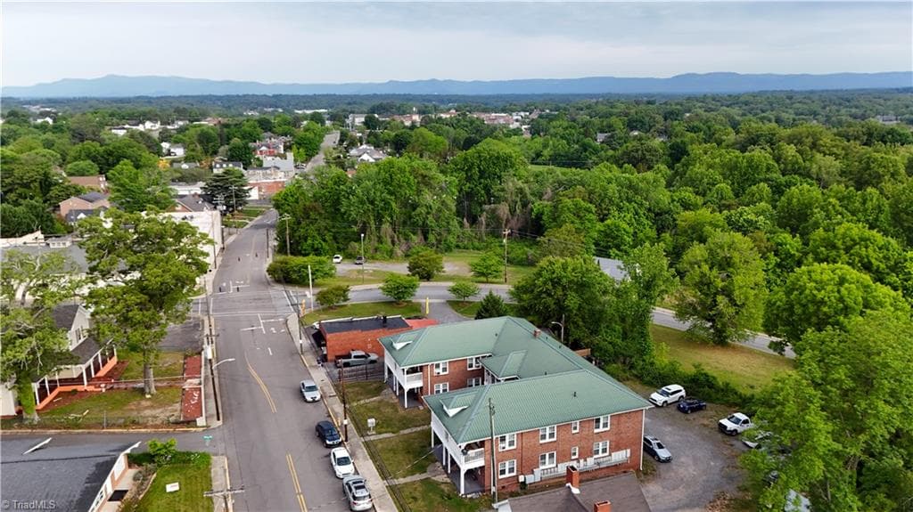 Apartment at 1007 Main Street, Mount Airy NC 27030, photo 2 of 16