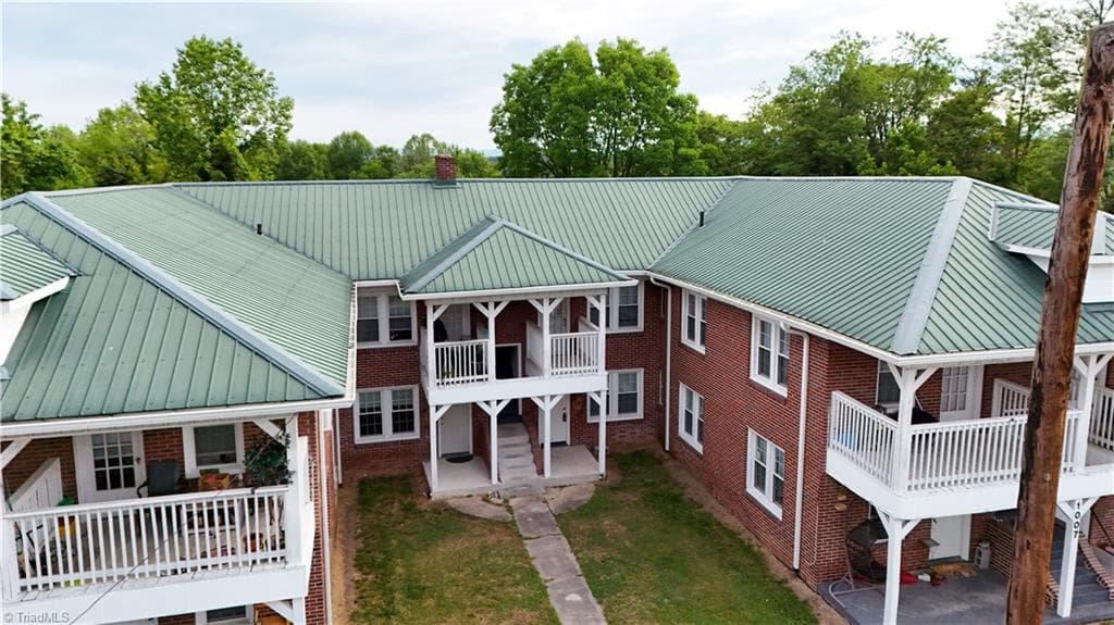 Apartment at 1007 Main Street, Mount Airy NC 27030, photo 6 of 16