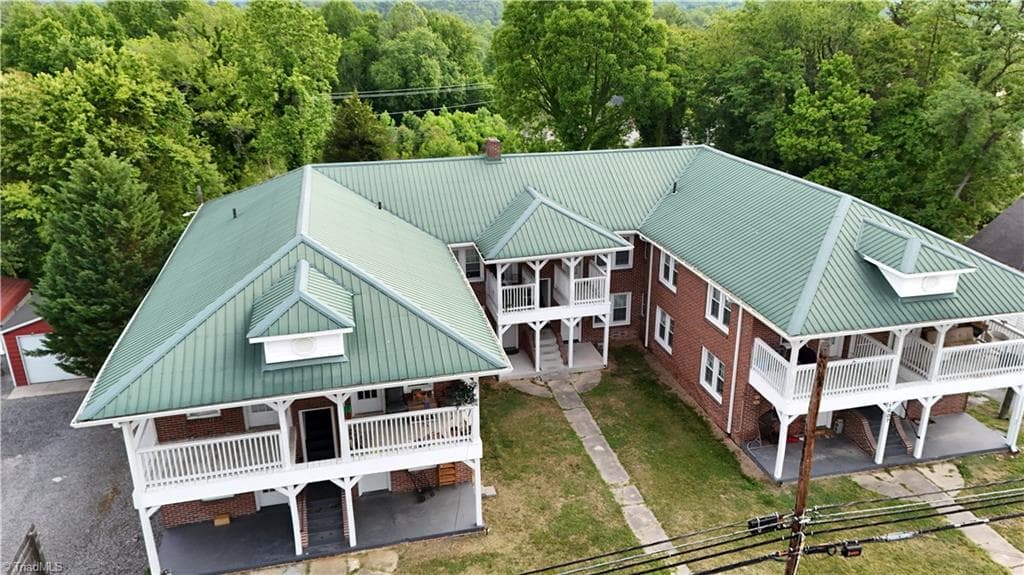 Apartment at 1007 Main Street, Mount Airy NC 27030, photo 5 of 16