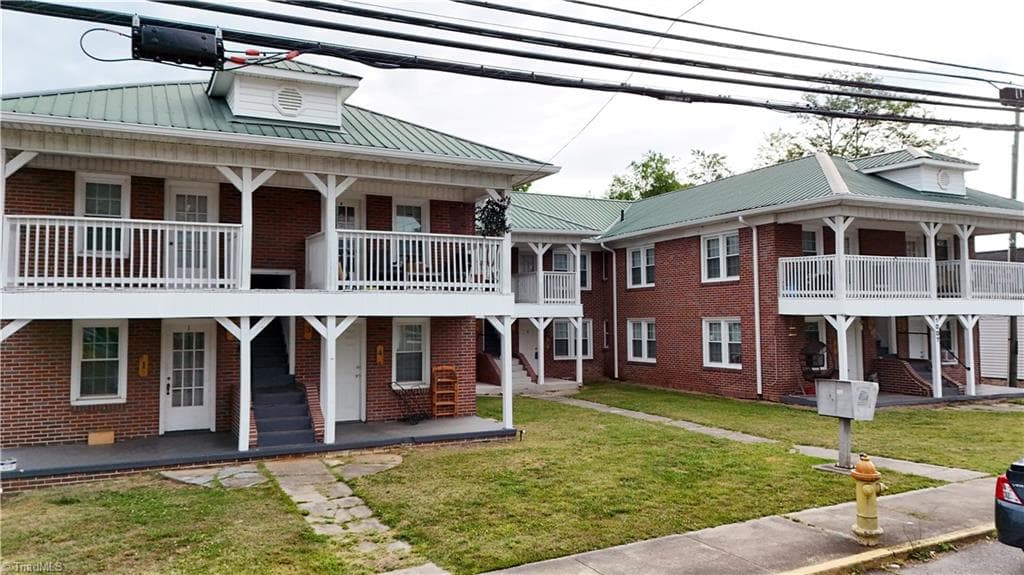 Apartment at 1007 Main Street, Mount Airy NC 27030, photo 14 of 16
