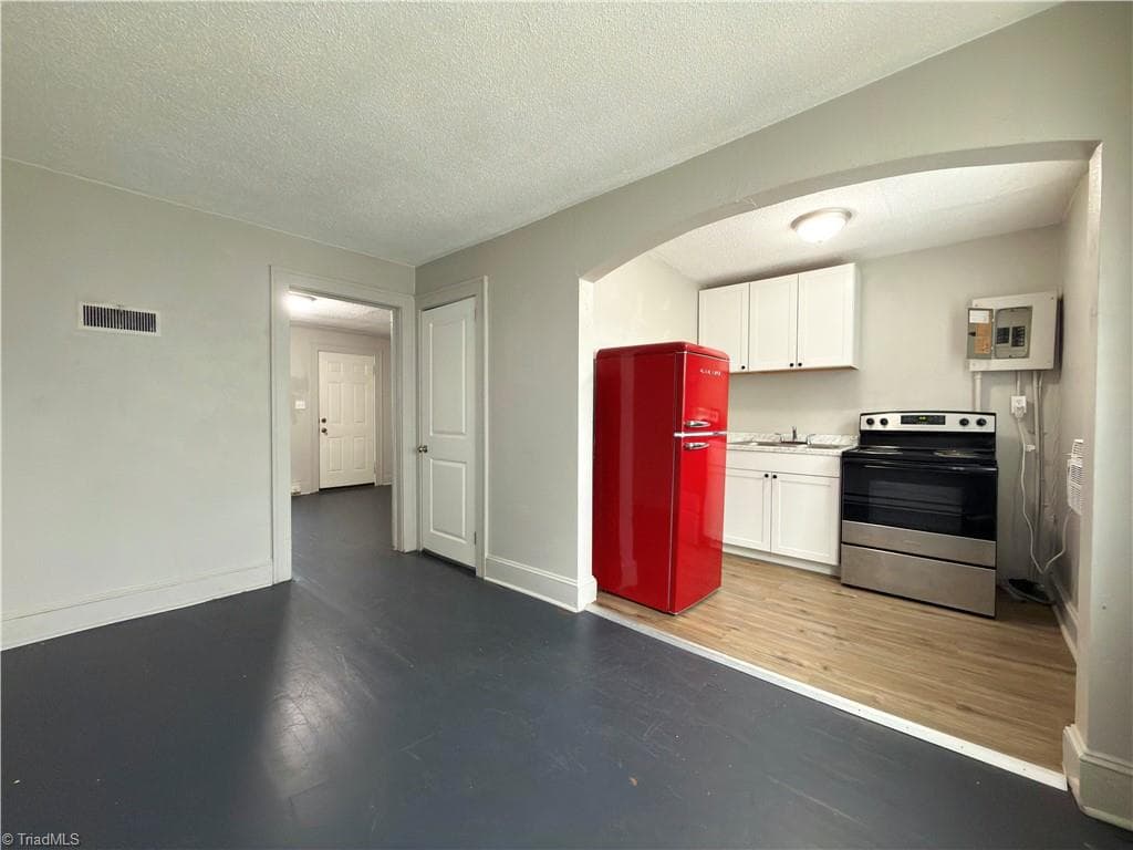 Apartment at 1007 Main Street, Mount Airy NC 27030, photo 11 of 16