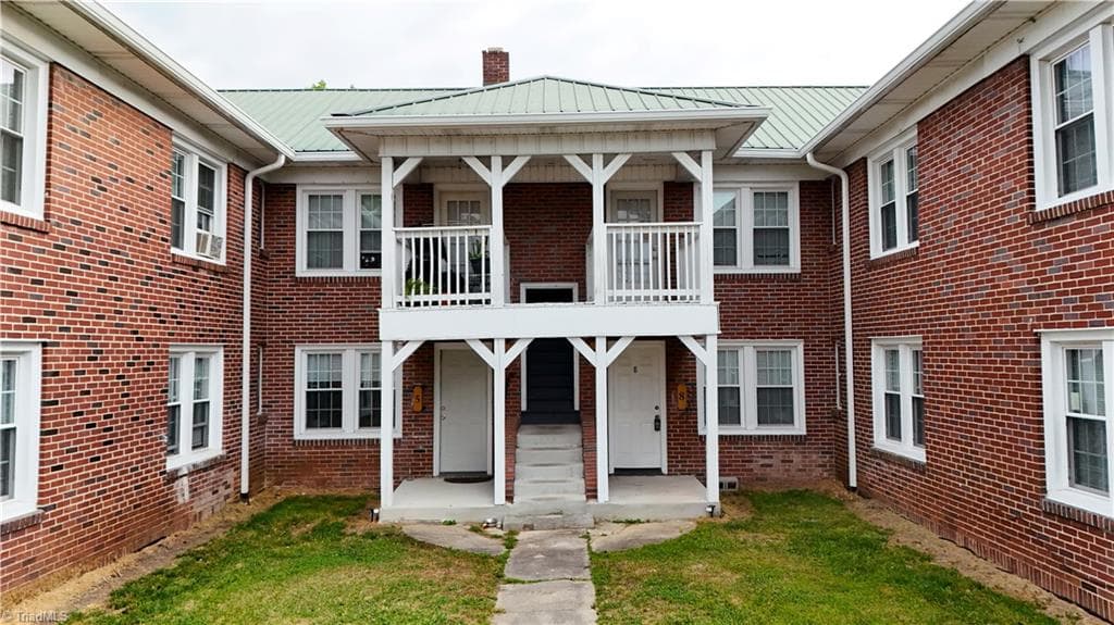 Apartment at 1007 Main Street, Mount Airy NC 27030, photo 4 of 16