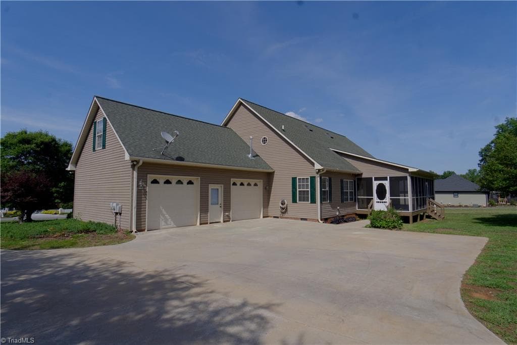 Stick/Site Built at 2034 Waterford Pointe Road, Lexington NC 27292, photo 4 of 38