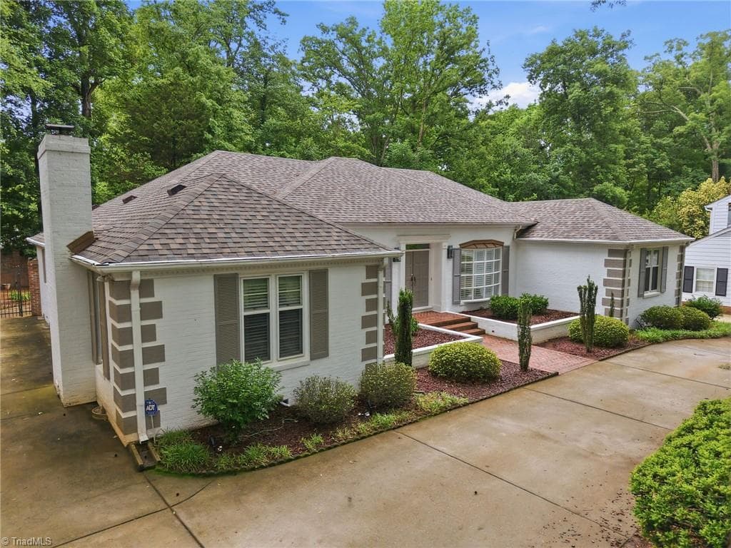Stick/Site Built at 702 Westminster Drive, Greensboro NC 27410, photo 4 of 42
