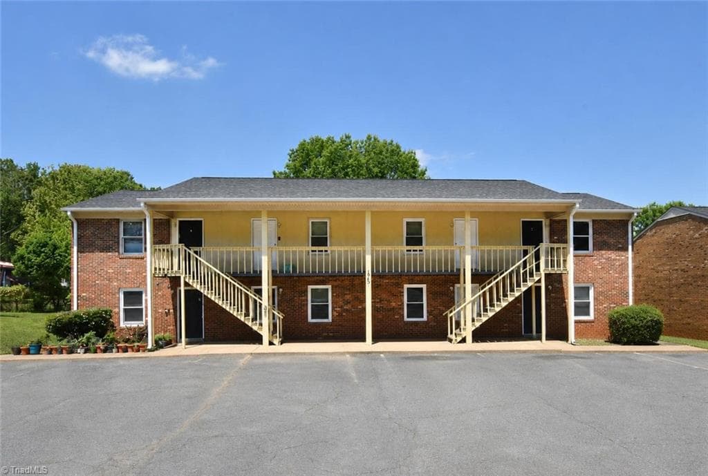 Apartment at 1963, 1971, 1977 Lakeview Road, Asheboro NC 27203, photo 3 of 8