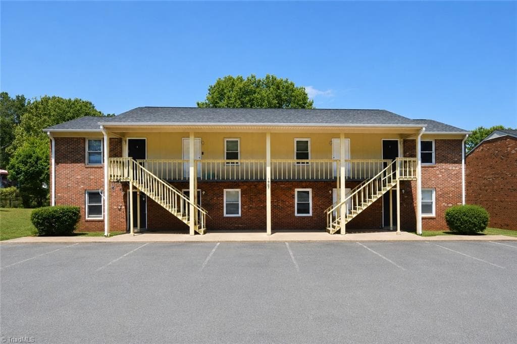Apartment at 1955, 1967 Lakeview Road, Asheboro NC 27203, photo 2 of 8
