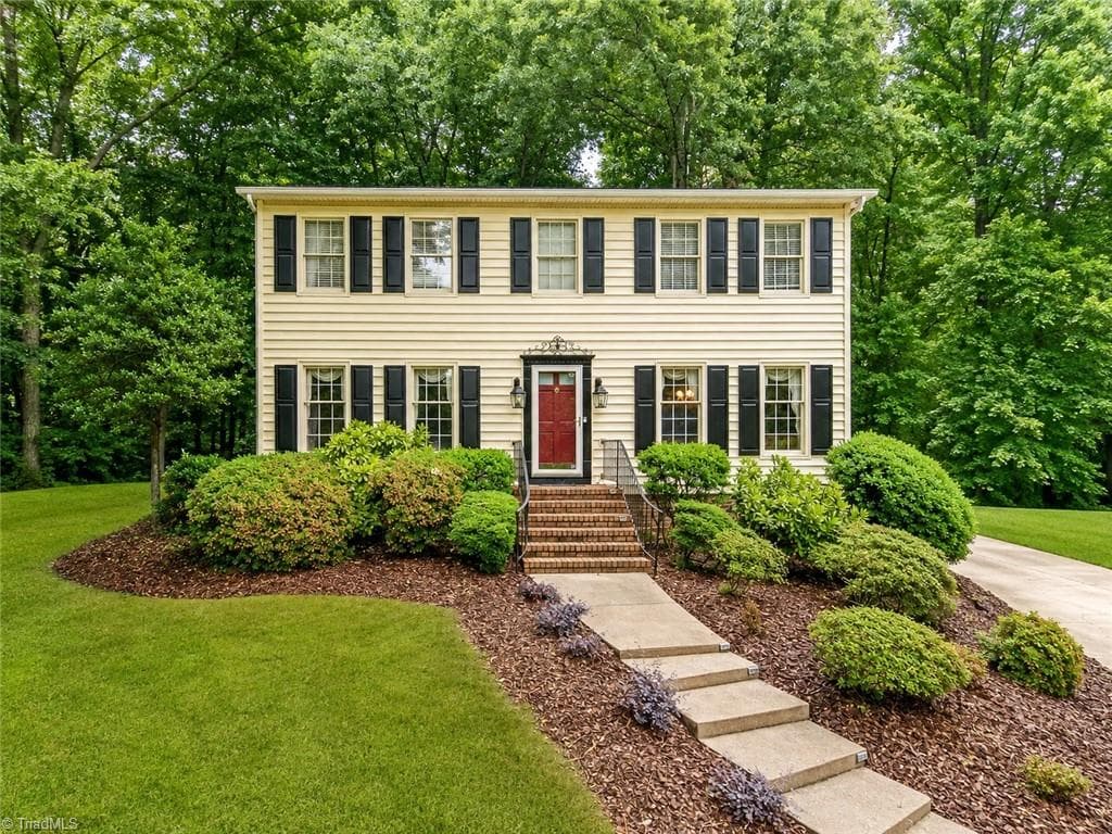 5812 Luxbury Court, Winston-Salem NC 27104