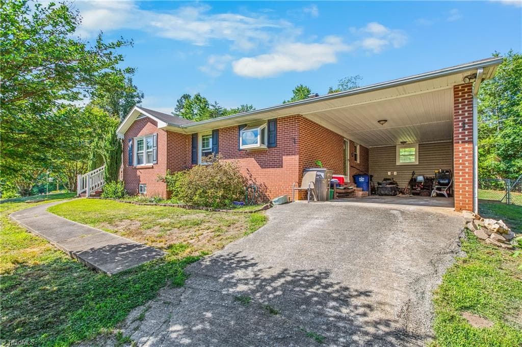 Stick/Site Built at 1129 Ziglar Road, Winston-Salem NC 27105, Winston-Salem, photo 3 of 26