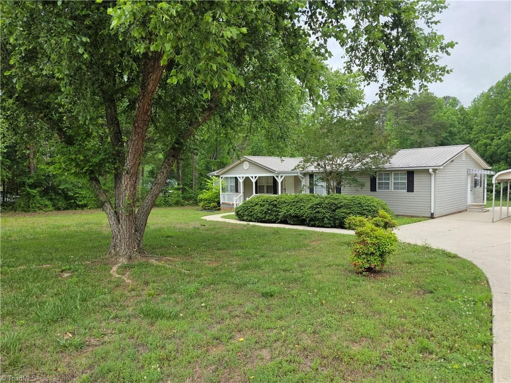 Manufactured Home at 1991 Hedrick Mill Road, Lexington NC 27292-7178, Lexington, photo 2 of 17