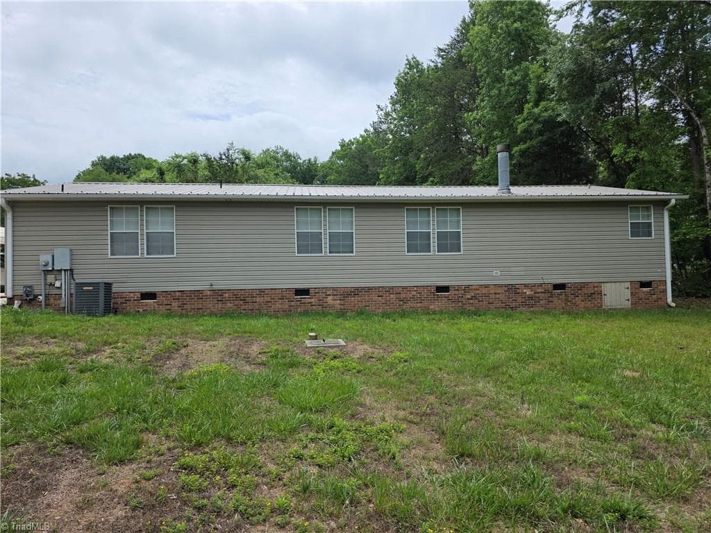 Manufactured Home at 1991 Hedrick Mill Road, Lexington NC 27292-7178, Lexington, photo 3 of 17