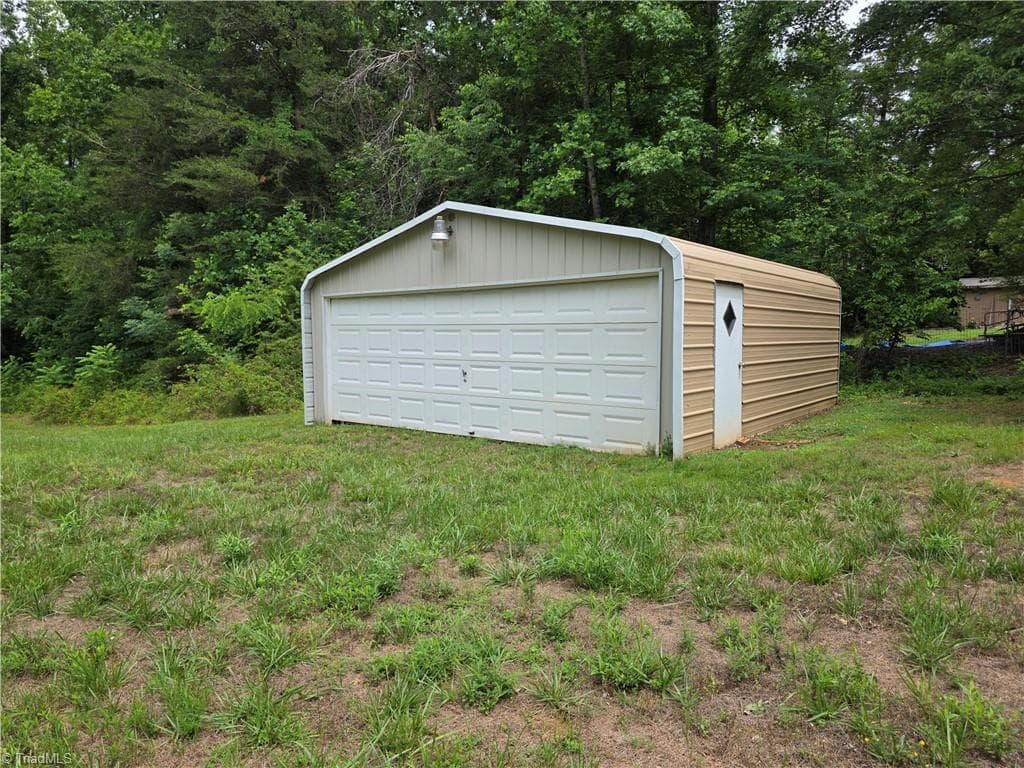 Manufactured Home at 1991 Hedrick Mill Road, Lexington NC 27292-7178, Lexington, photo 5 of 17
