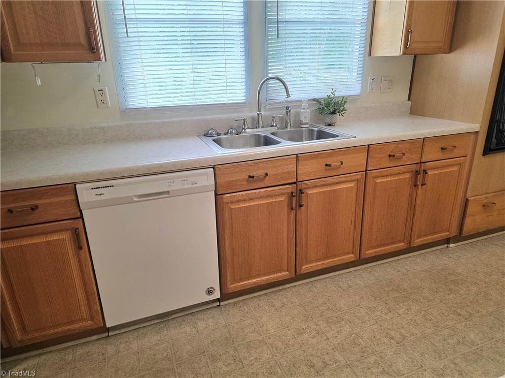 Manufactured Home at 1991 Hedrick Mill Road, Lexington NC 27292-7178, Lexington, photo 9 of 17