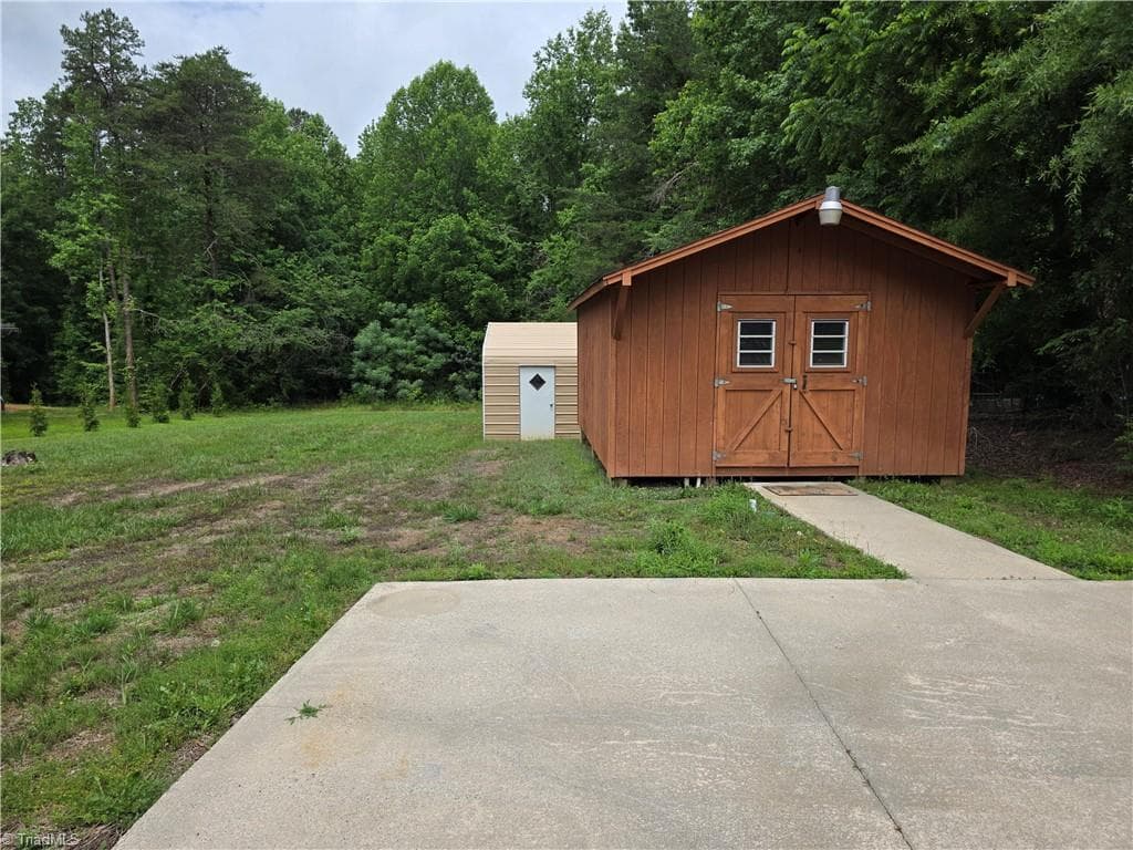 Manufactured Home at 1991 Hedrick Mill Road, Lexington NC 27292-7178, Lexington, photo 4 of 17