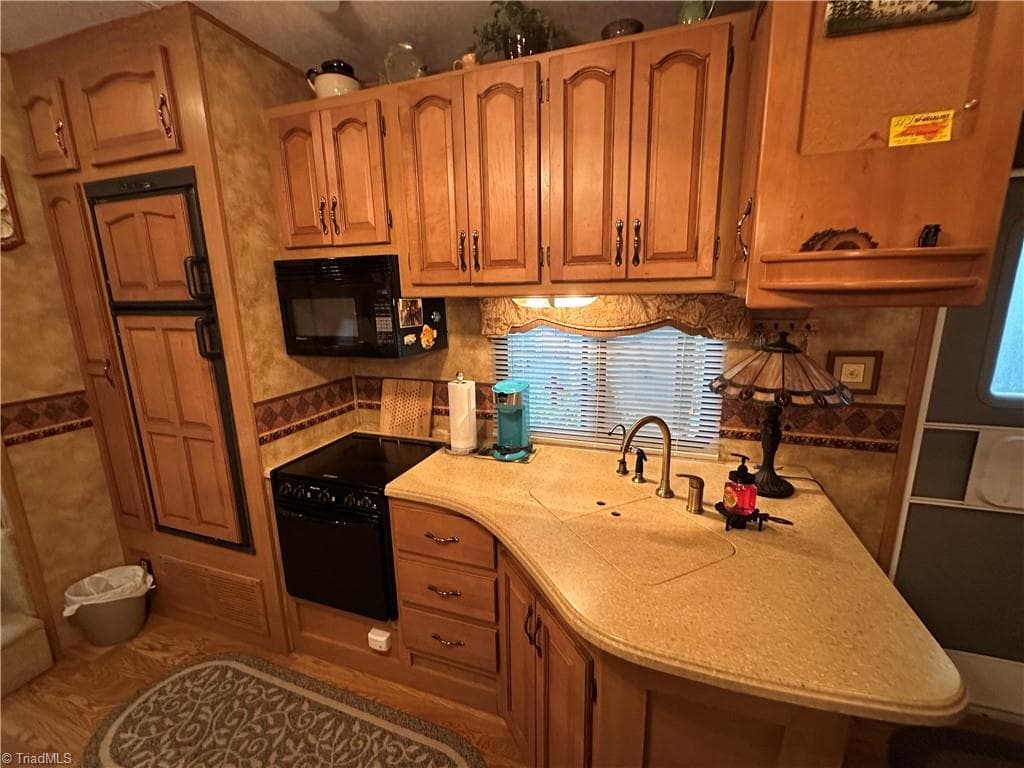 Manufactured Home at 114 Oak Street, New London NC 28127, photo 9 of 50