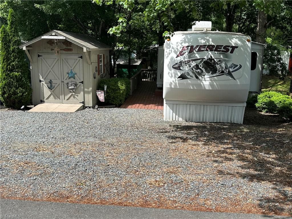 Manufactured Home at 114 Oak Street, New London NC 28127, photo 4 of 50