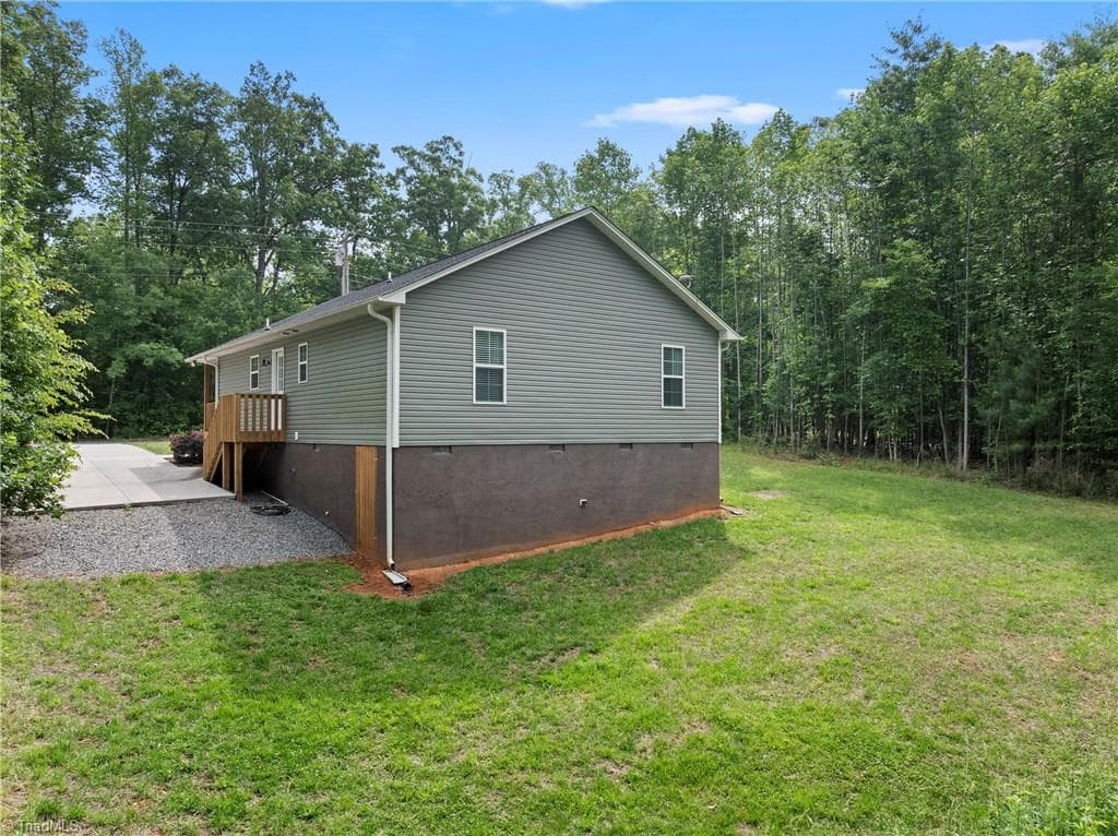 Stick/Site Built at 247 Lake Drive 9, Lexington NC 27292, Lexington, photo 7 of 29