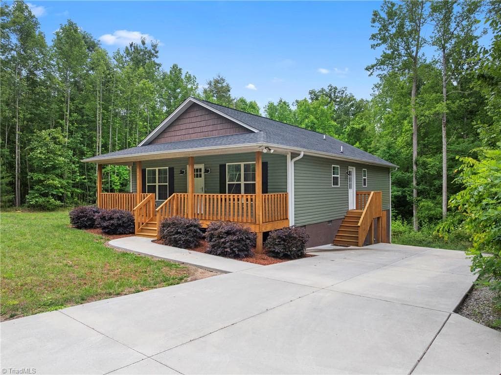 Stick/Site Built at 247 Lake Drive 9, Lexington NC 27292, Lexington, photo 4 of 29