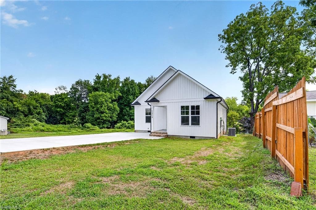 Stick/Site Built at 1313 Kearns Alley, High Point NC 27260, photo 5 of 42