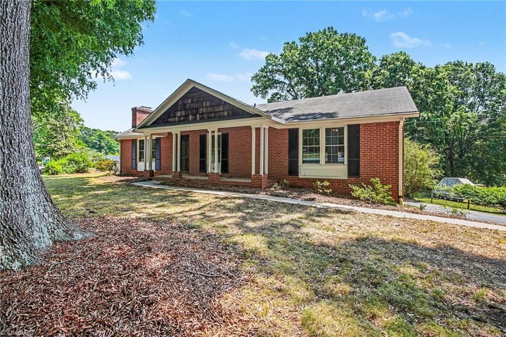Stick/Site Built at 671 Dover Drive, Winston-Salem NC 27104, Winston-Salem, photo 3 of 22