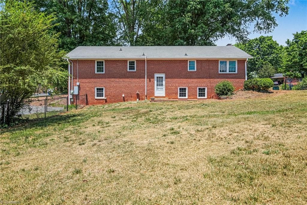 Stick/Site Built at 671 Dover Drive, Winston-Salem NC 27104, Winston-Salem, photo 21 of 22