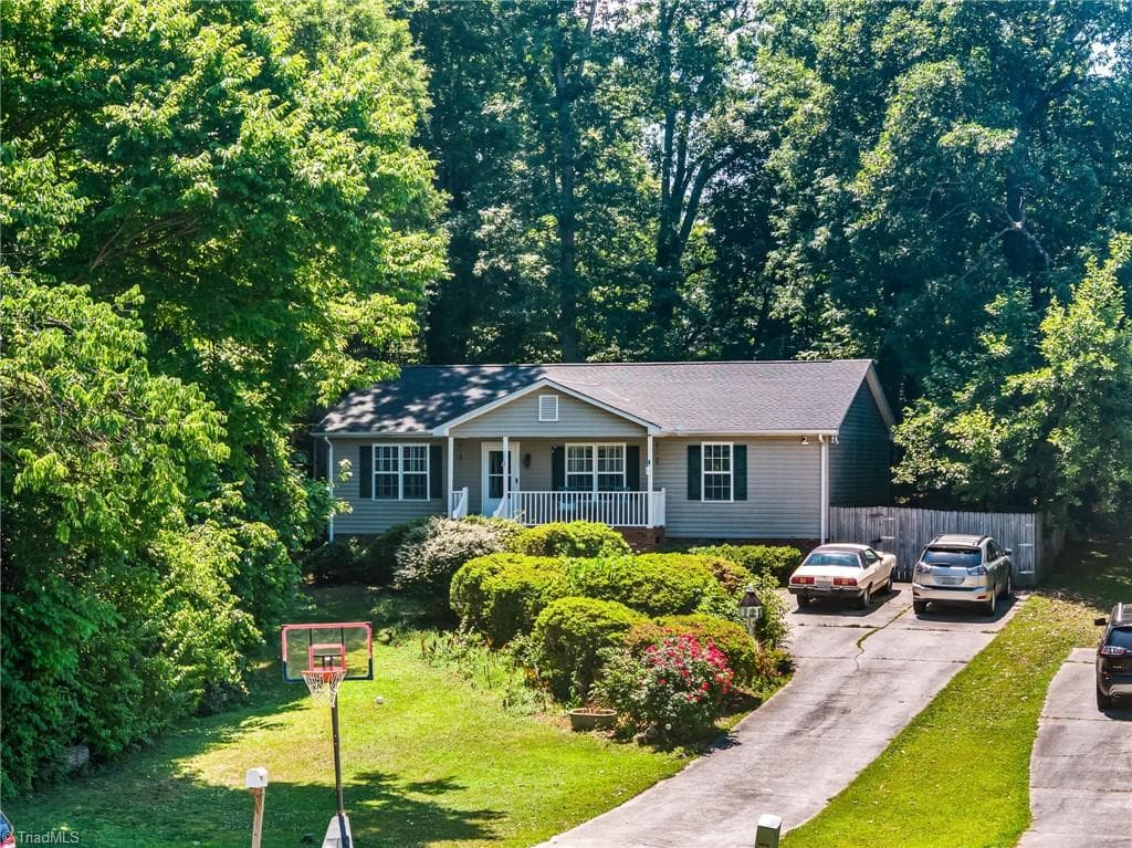 26 Tesh Street, Thomasville NC 27360