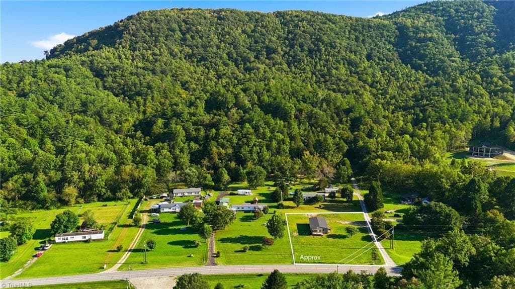 Manufactured Home at 7825 NC Highway 16, Millers Creek NC 28651, photo 35 of 41
